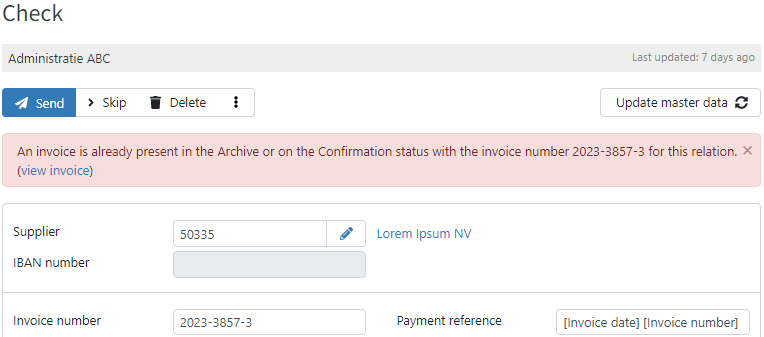 Printscreen of the message that is shown when a duplicate invoice is detected: "An invoice is already present in the Archive or on the Confirmation status with the invoice number for this relation"